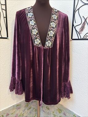 Elegant Velvet Embroidered Floral Plum Cardigan. Size L